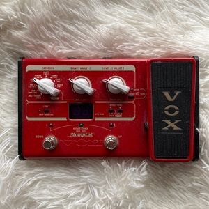 Vox Stomplab multi effects pedal with power chord